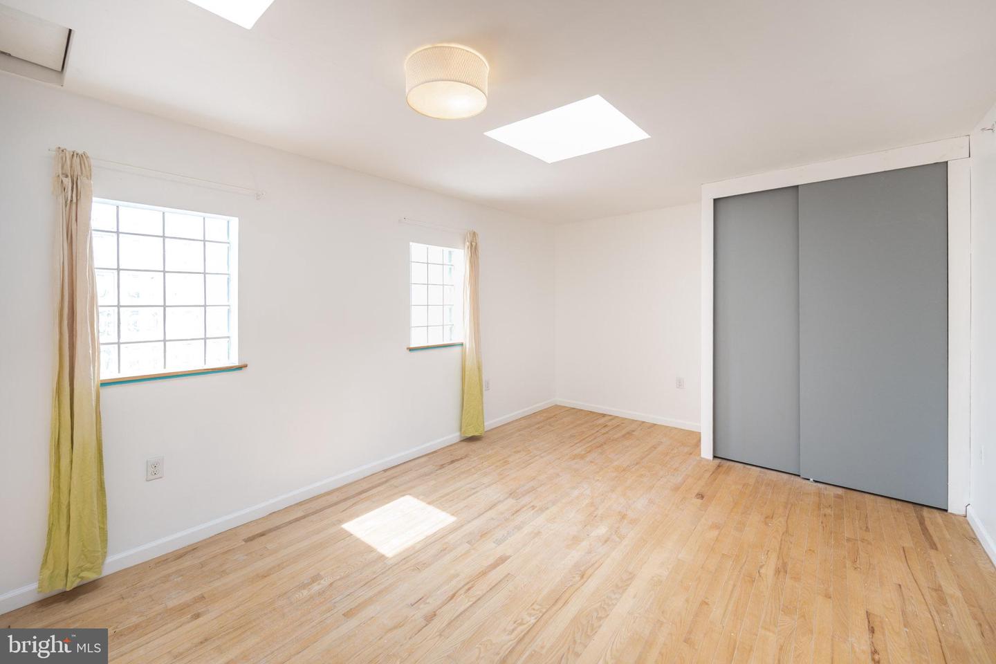711 W Thompson St #unit 3f Property Photo 14