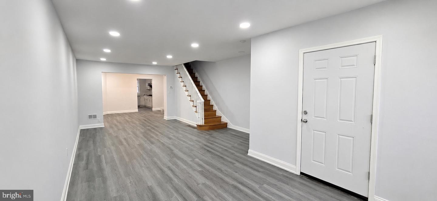 5240 E Roosevelt Blvd Property Photo 3
