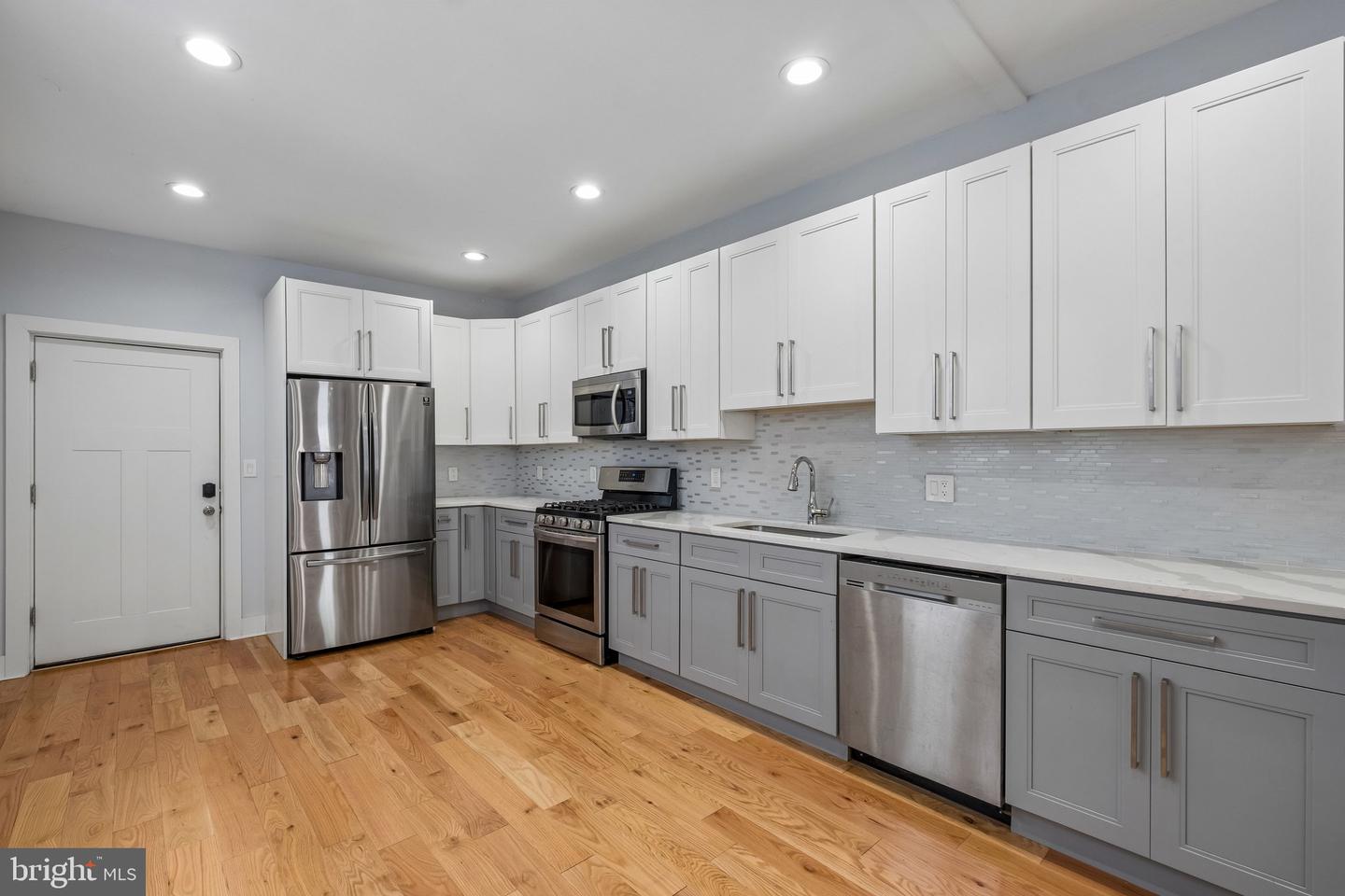 2341 E Ann St Property Photo 1