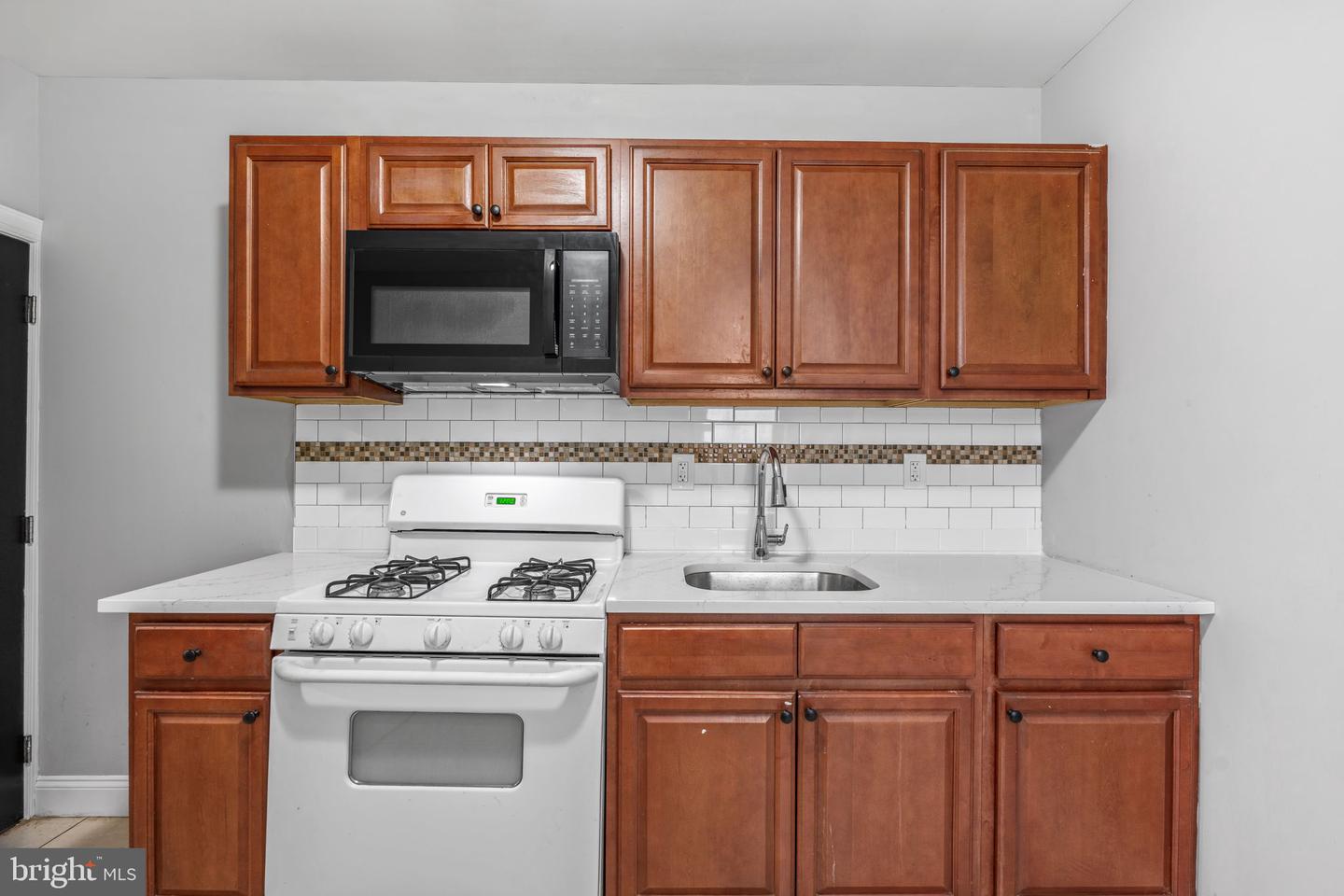 2461 N Garnet St Property Photo 9