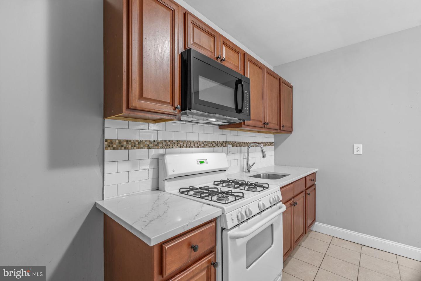 2461 N Garnet St Property Photo 10
