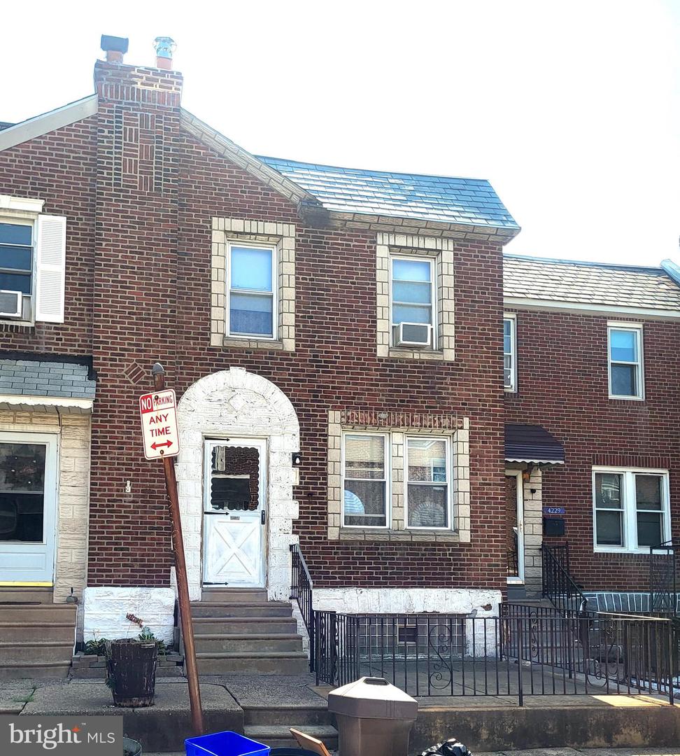 4231 Markland St Property Photo 2