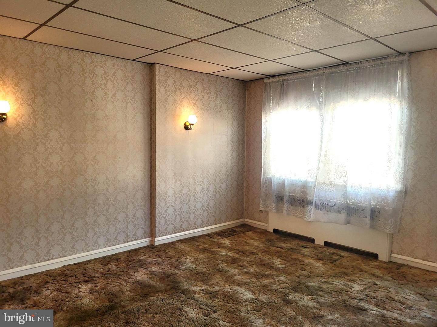 4231 Markland St Property Photo 6