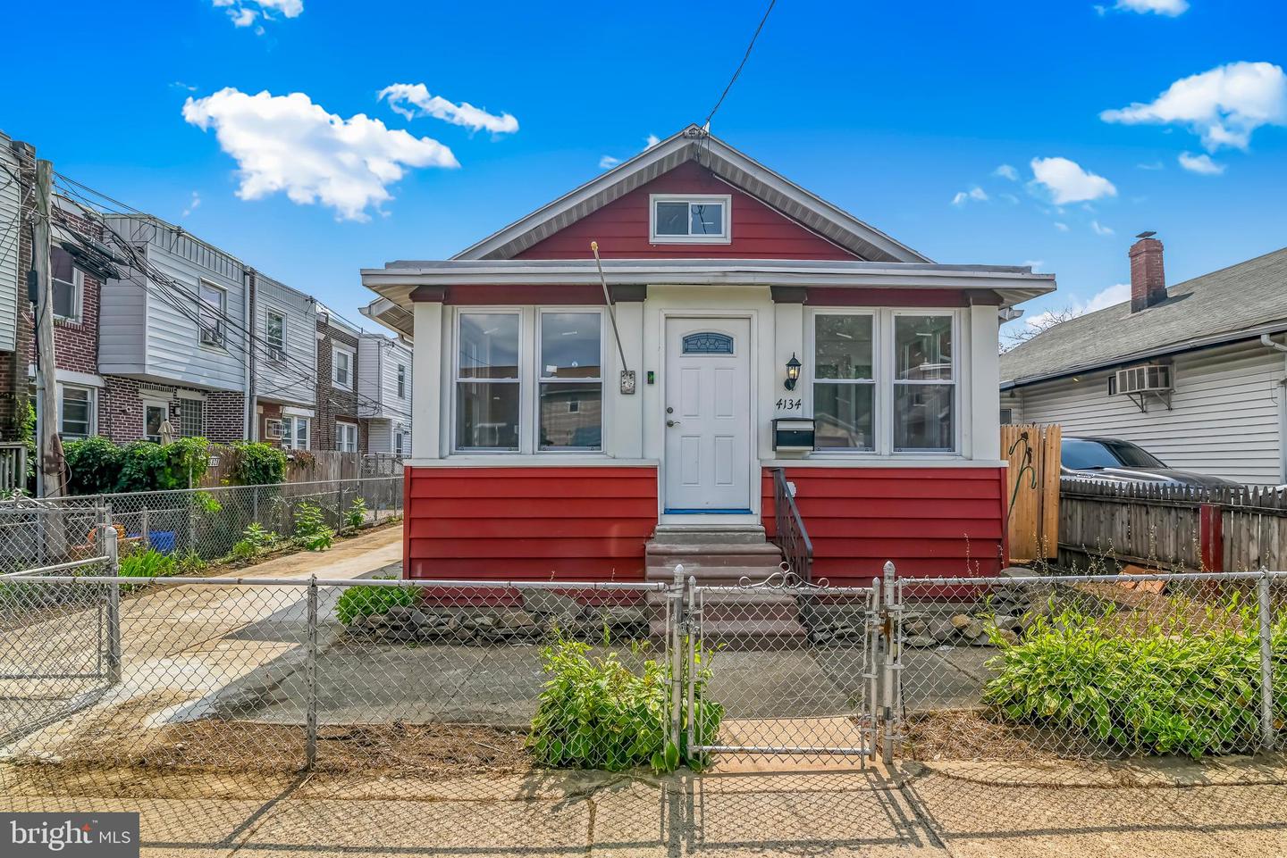 4134 E Howell St Property Photo 1