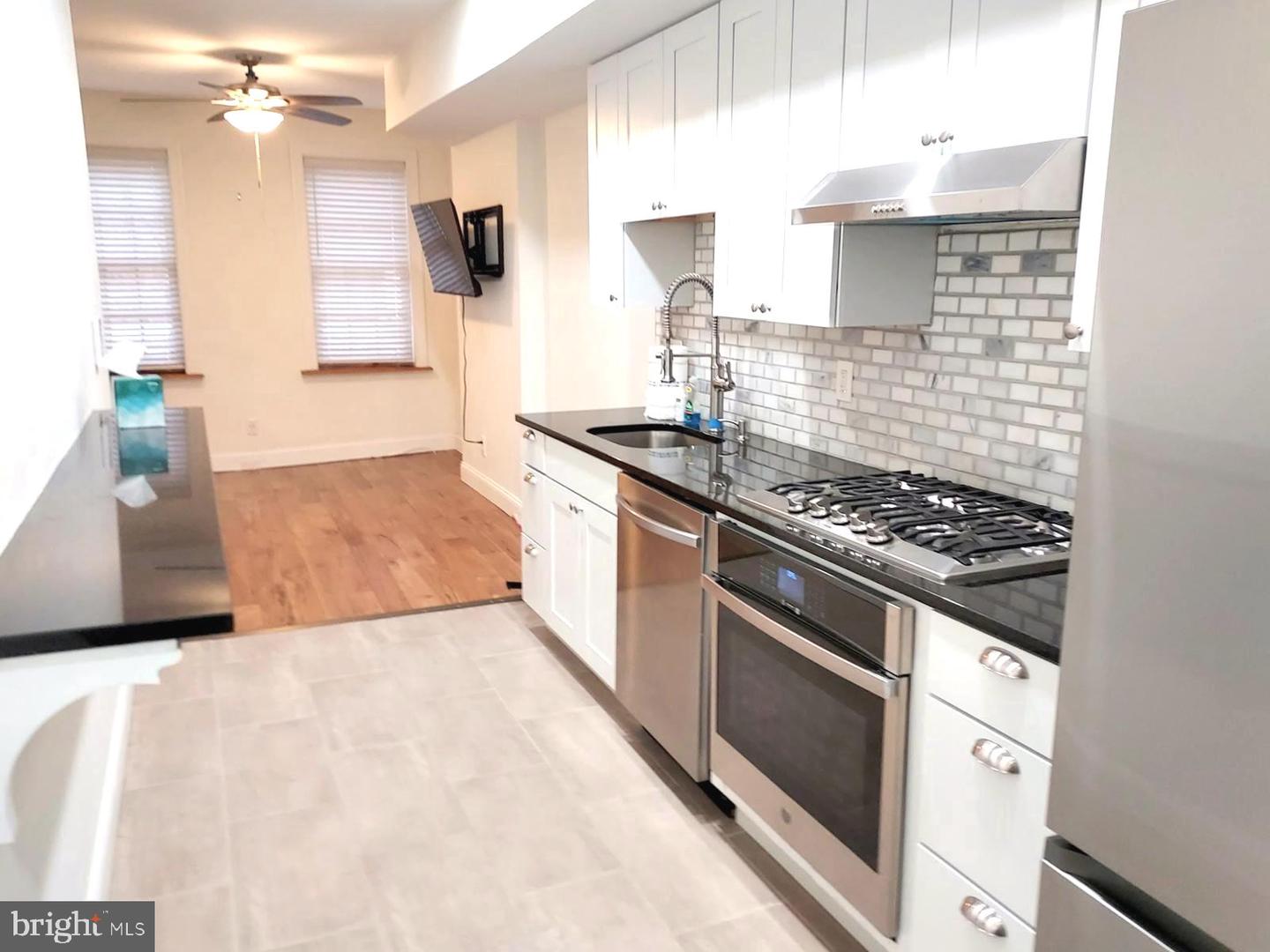 1213 Rodman St Property Photo 4