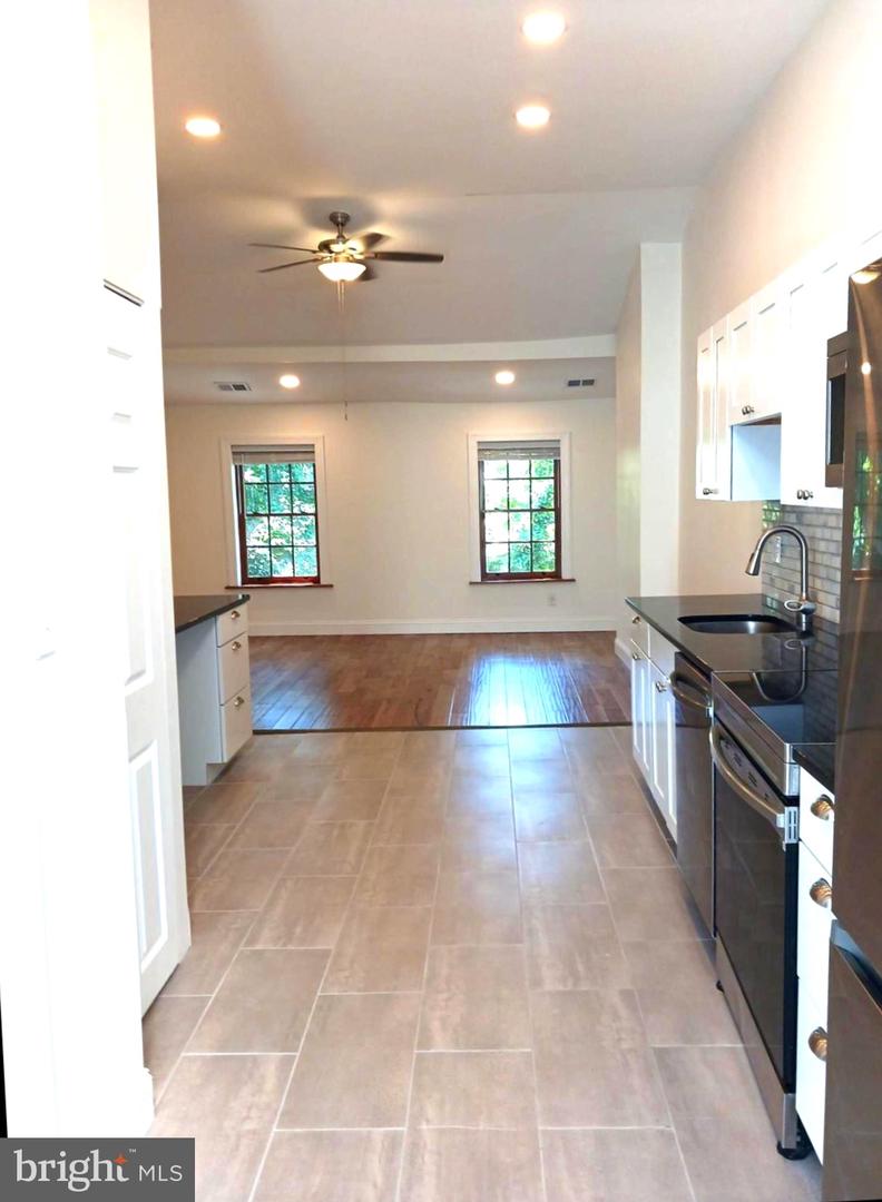 1213 Rodman St Property Photo 10