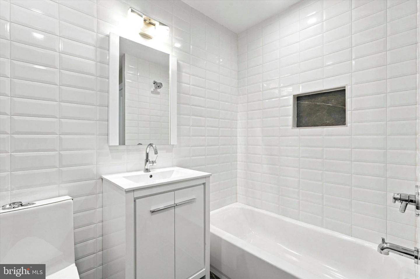 2727 E Thompson St Property Photo 11