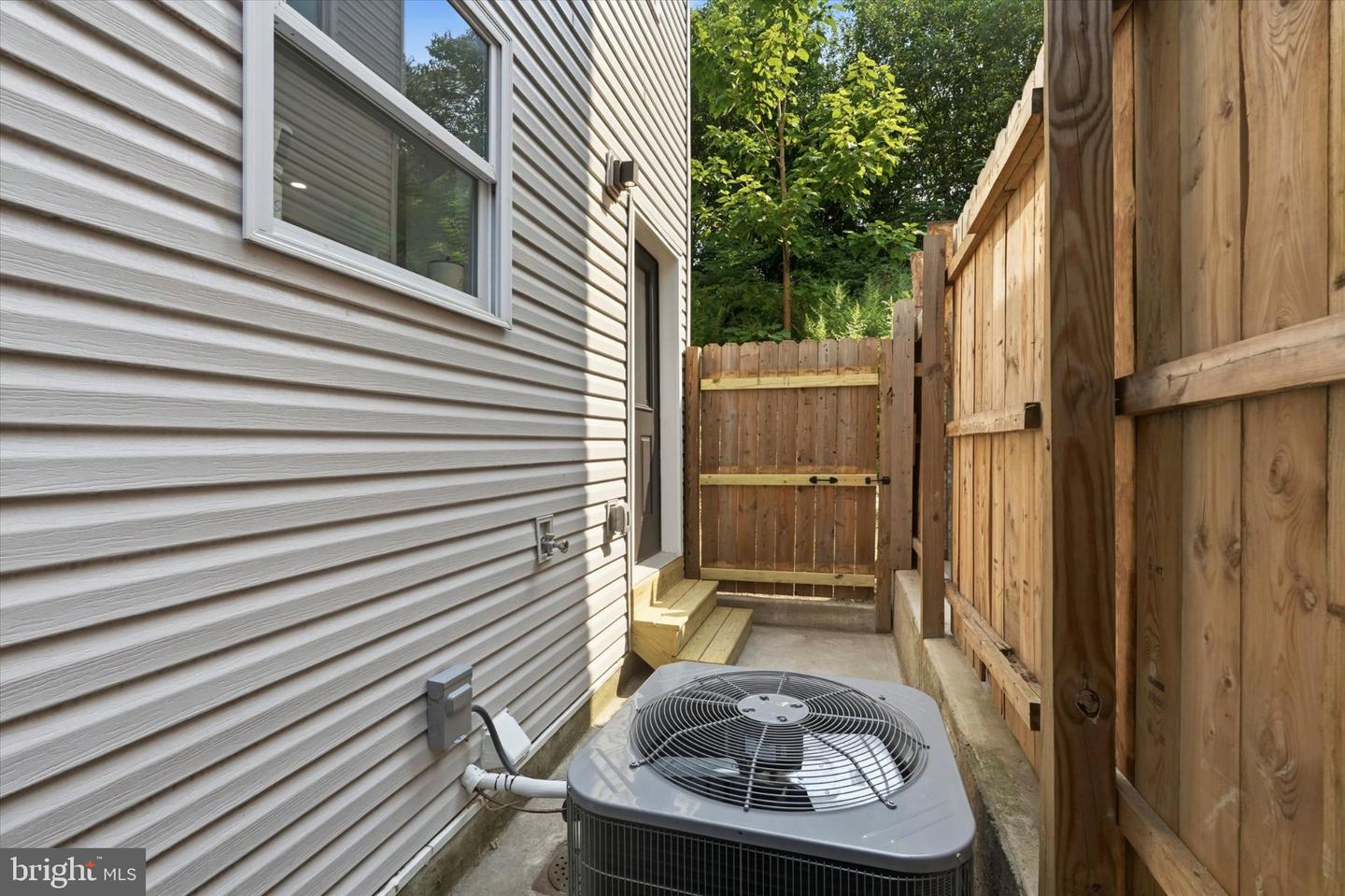 2727 E Thompson St Property Photo 25