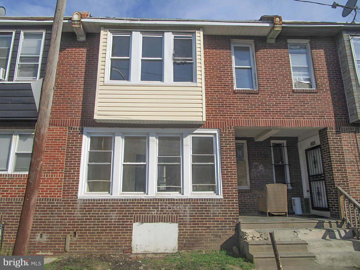 6527 LINMORE AVE Property Photo 1