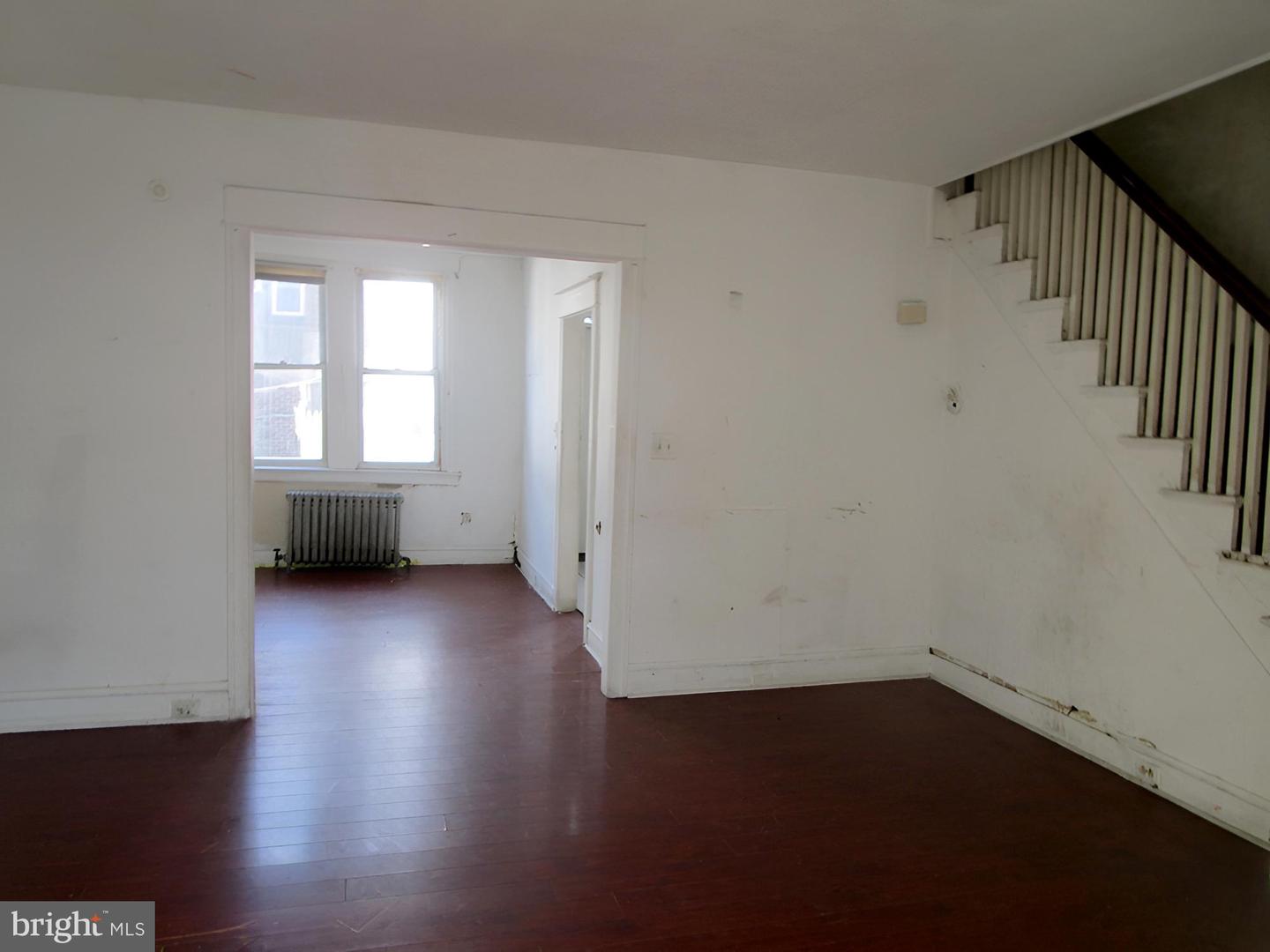6527 Linmore Ave Property Photo 2