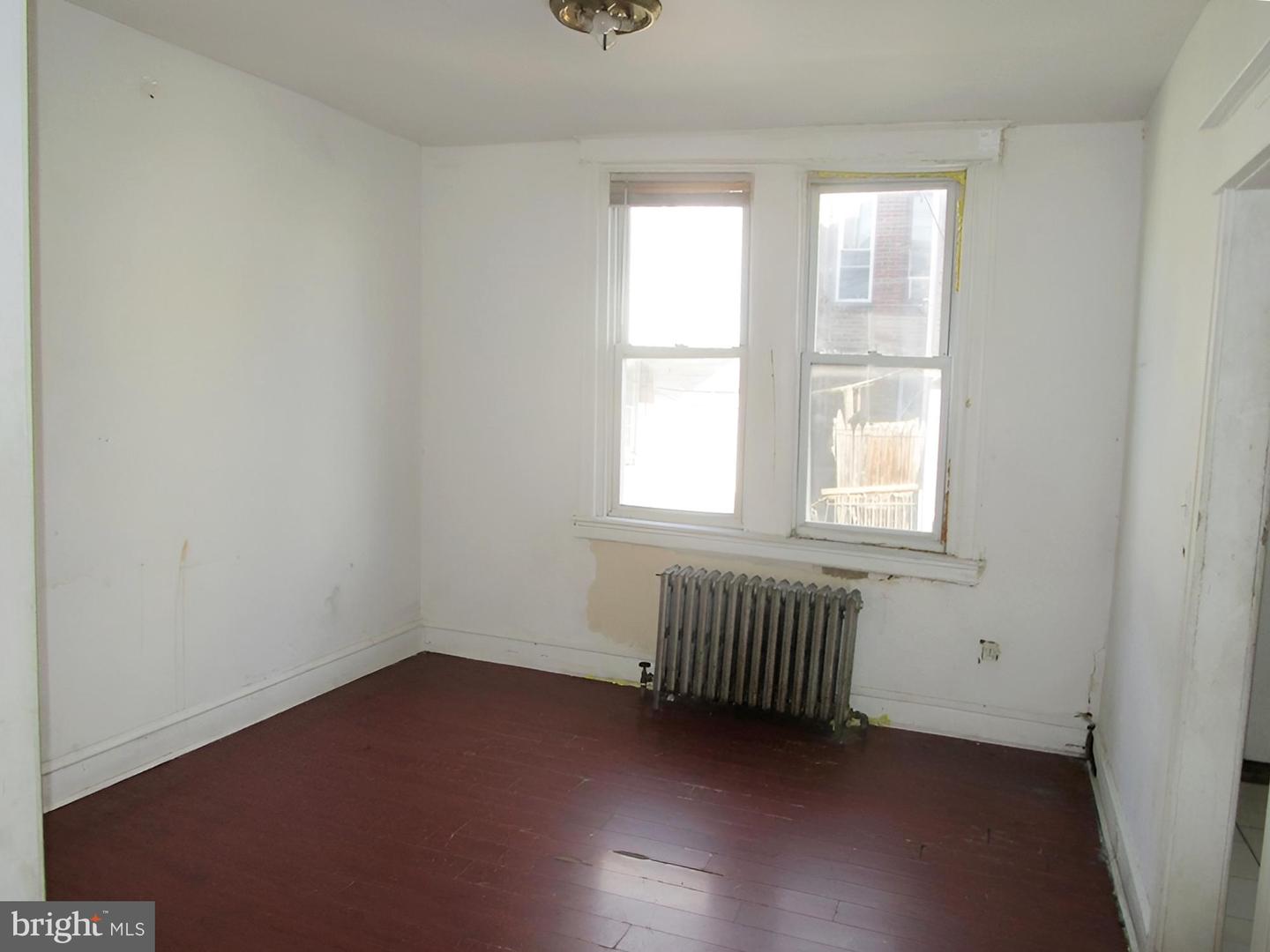 6527 Linmore Ave Property Photo 3