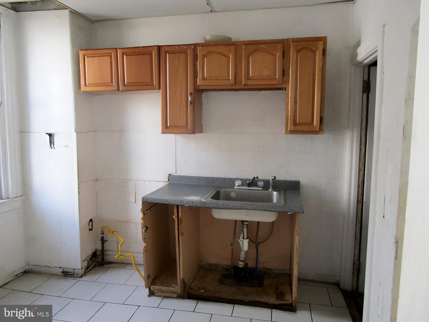 6527 Linmore Ave Property Photo 4