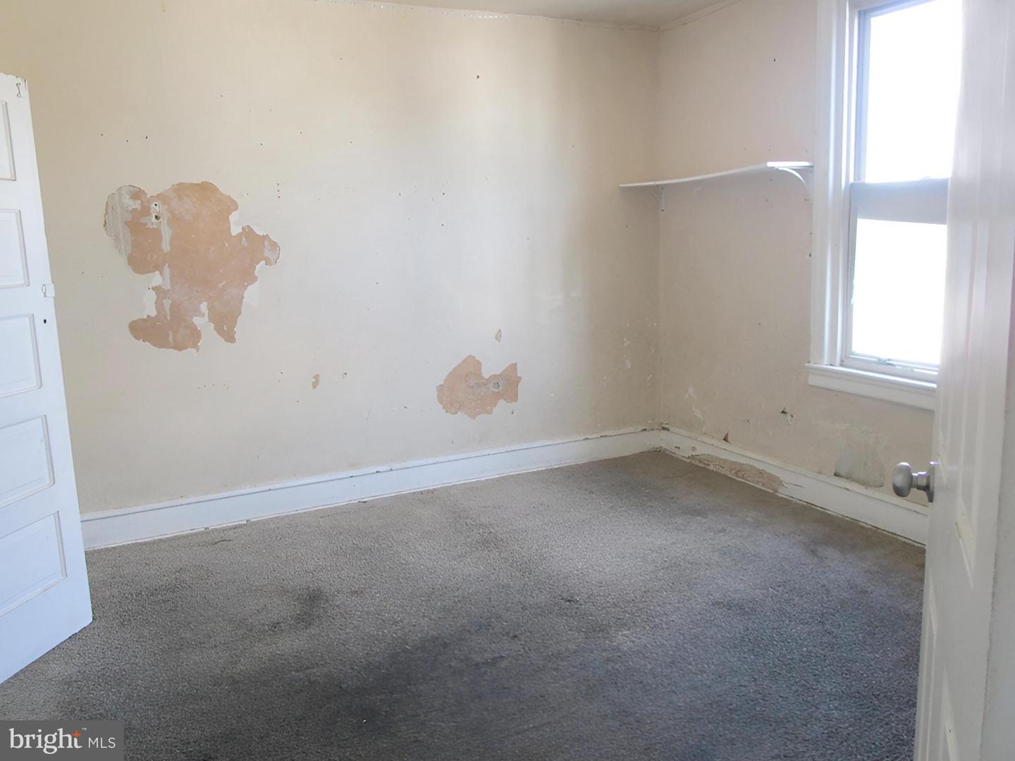 6527 Linmore Ave Property Photo 5