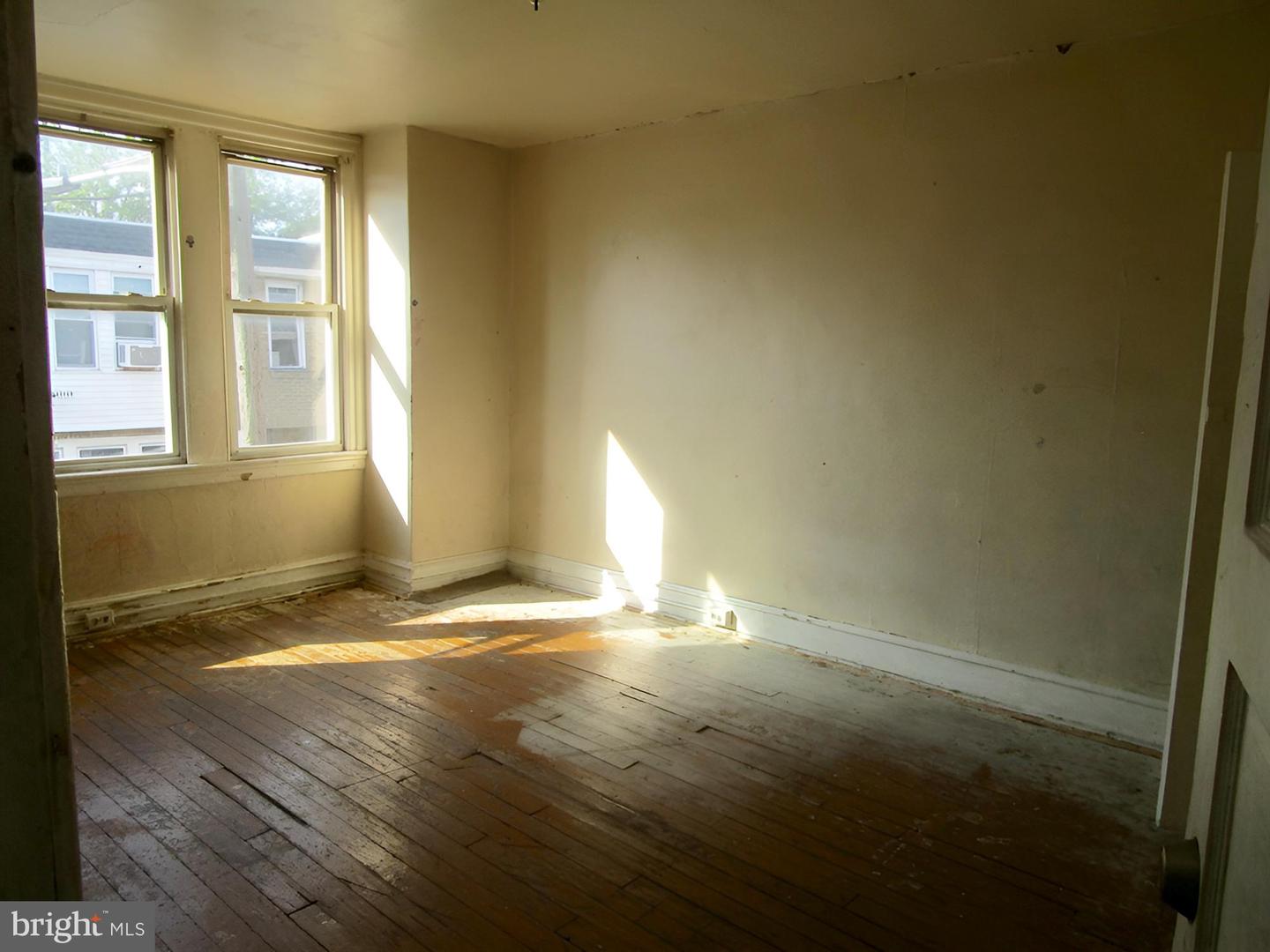 6527 Linmore Ave Property Photo 6