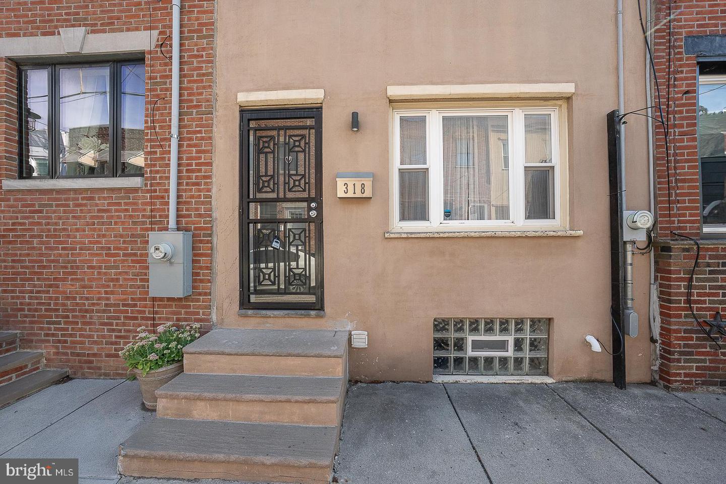 318 Emily St Property Photo 2
