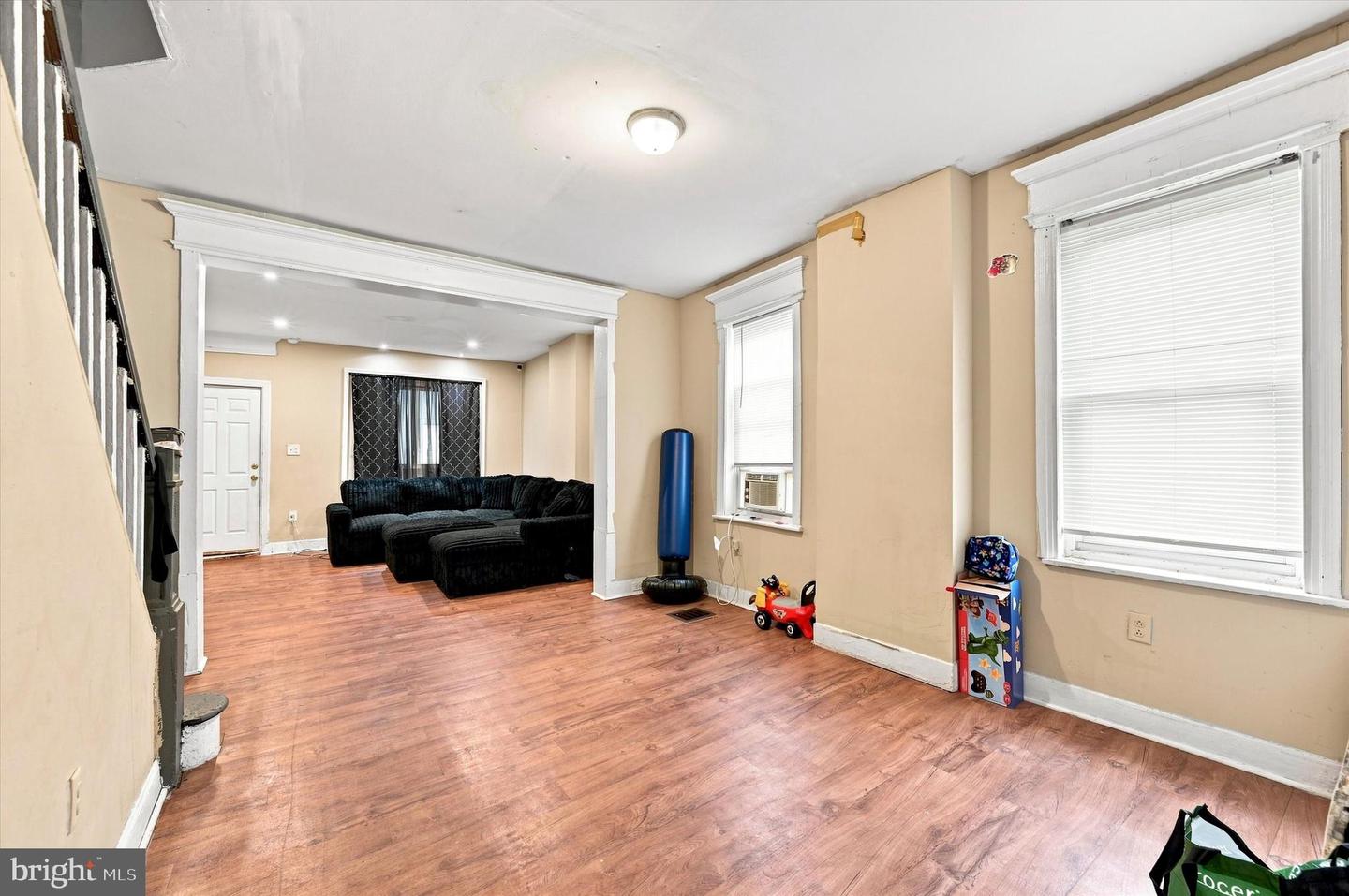 2122 W Spencer Ave Property Photo 6
