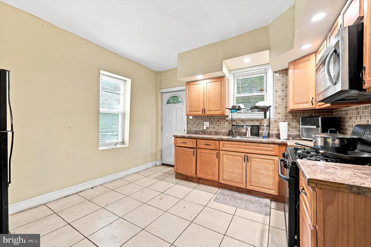 2122 W Spencer Ave Property Photo 9