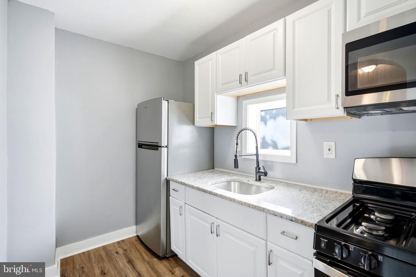 1631 S Etting St Property Photo 8