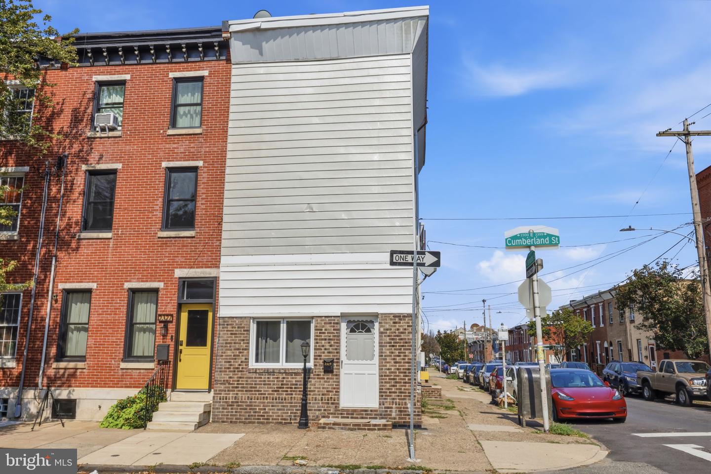 2329 E Cumberland St Property Photo 2