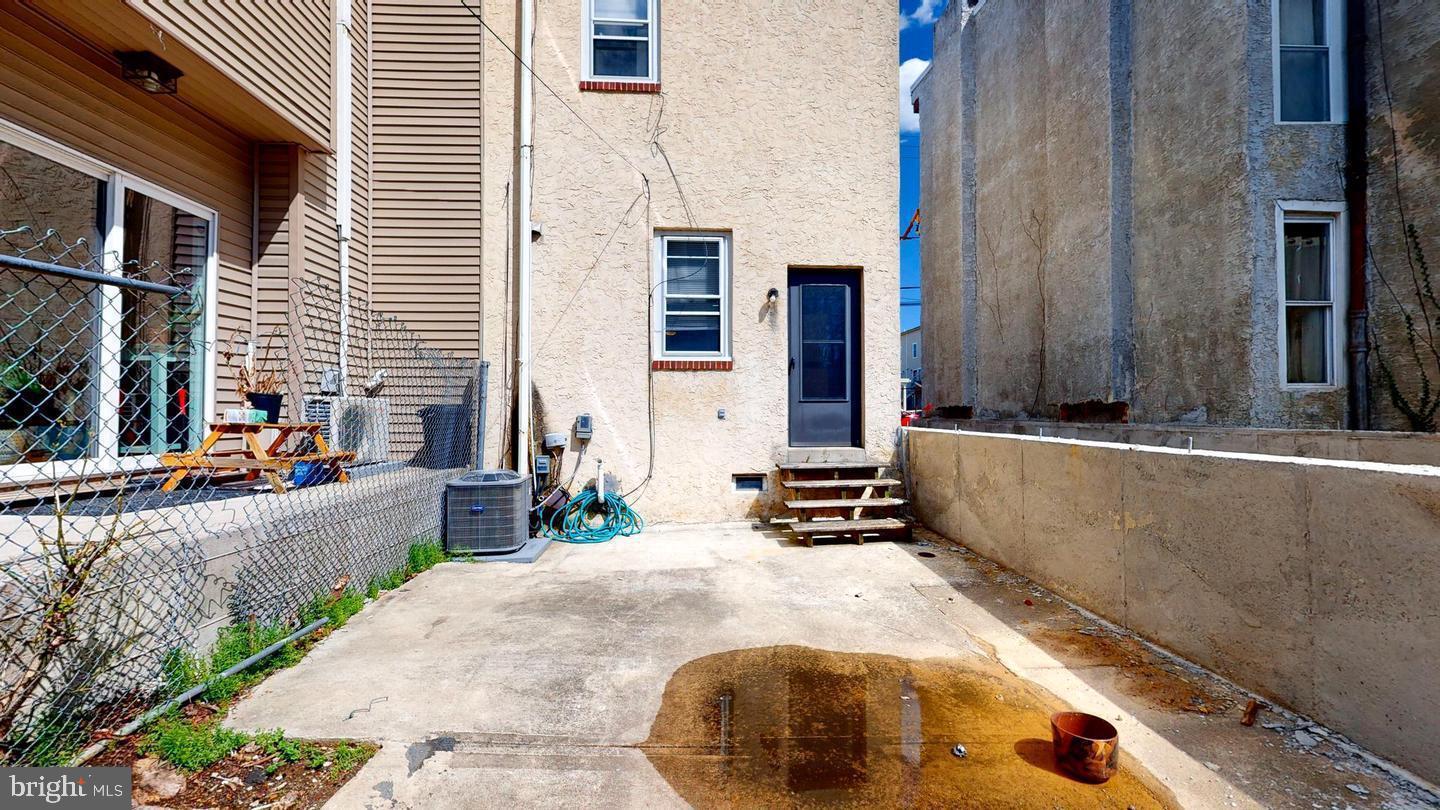 652 N 36th St Property Photo 17