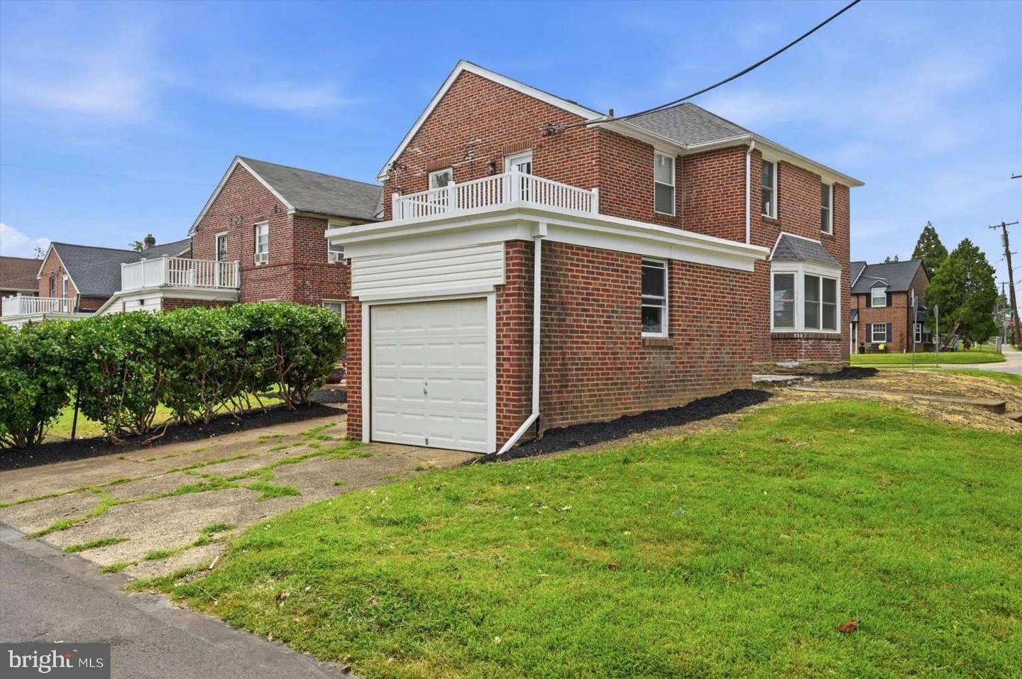1612 E Cliveden St Property Photo 3