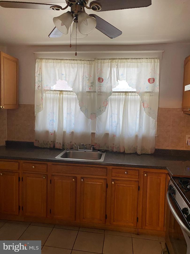 5952 Palmetto St Property Photo 4