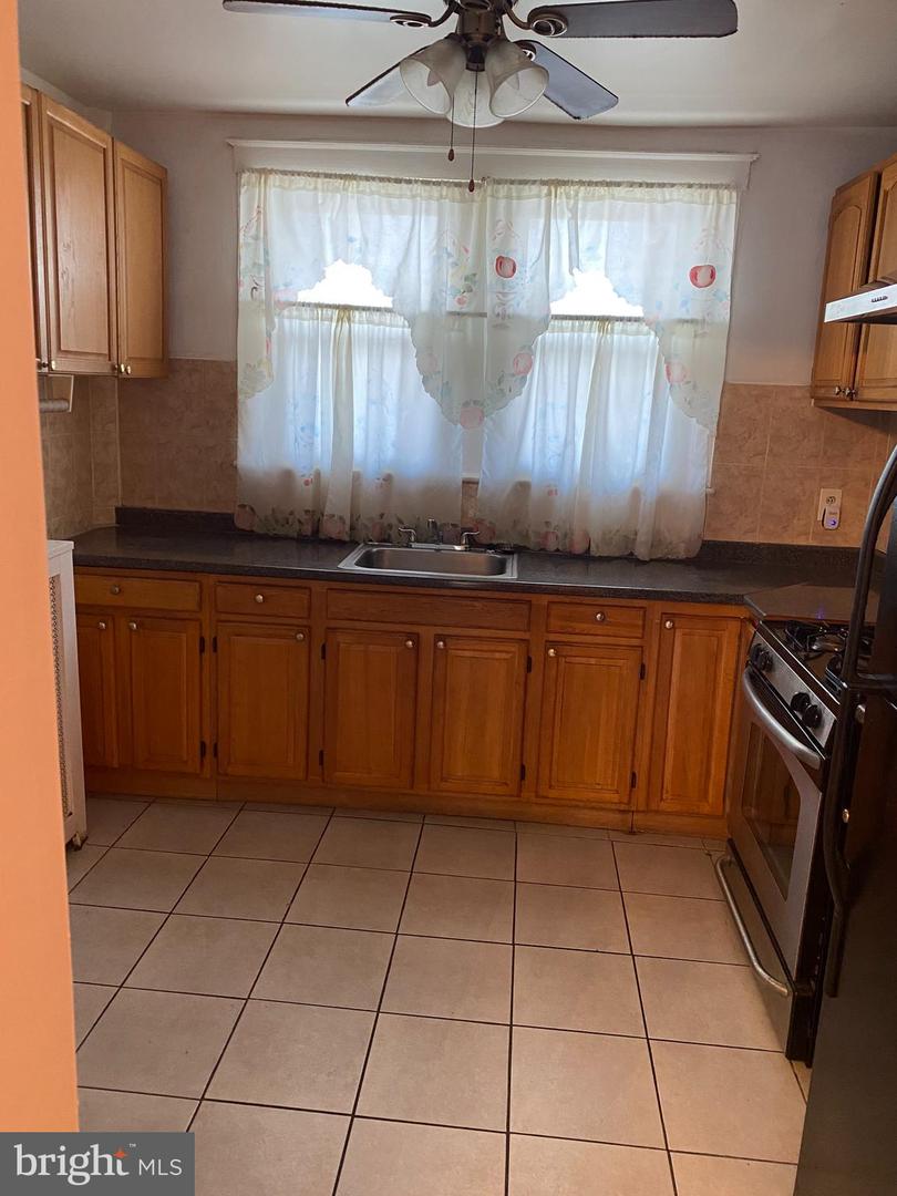 5952 Palmetto St Property Photo 5