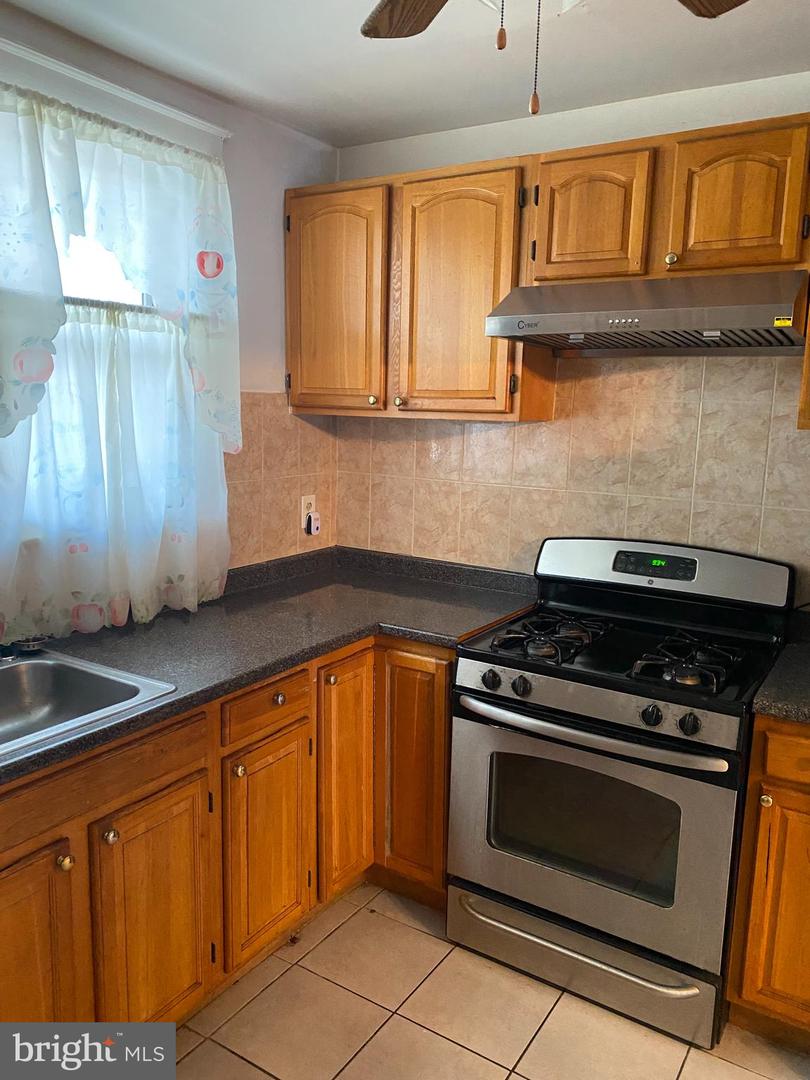 5952 Palmetto St Property Photo 6