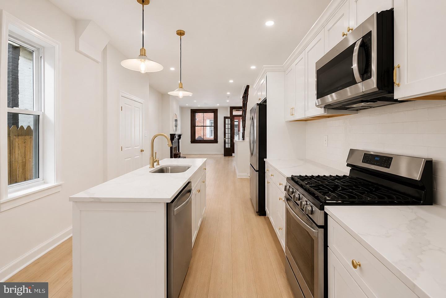 1519 N Dover St Property Photo 2