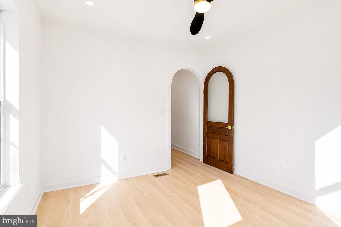 1519 N Dover St Property Photo 12