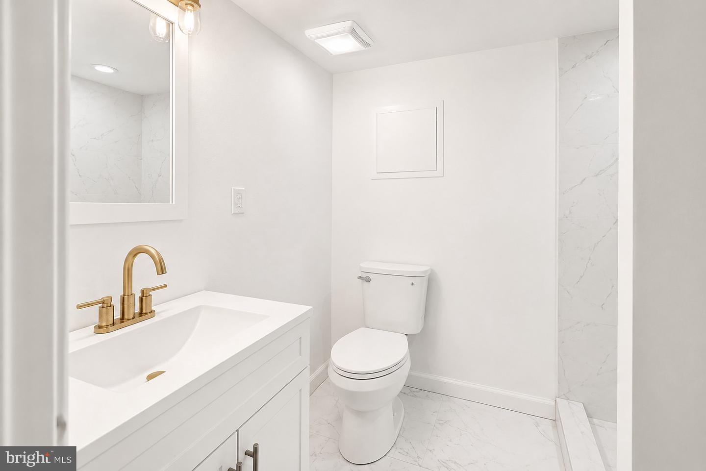 1519 N Dover St Property Photo 17