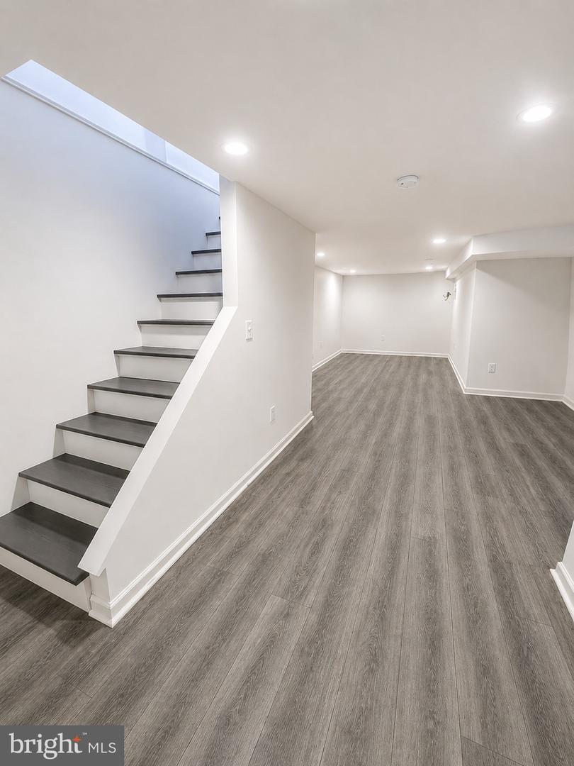 1519 N Dover St Property Photo 18