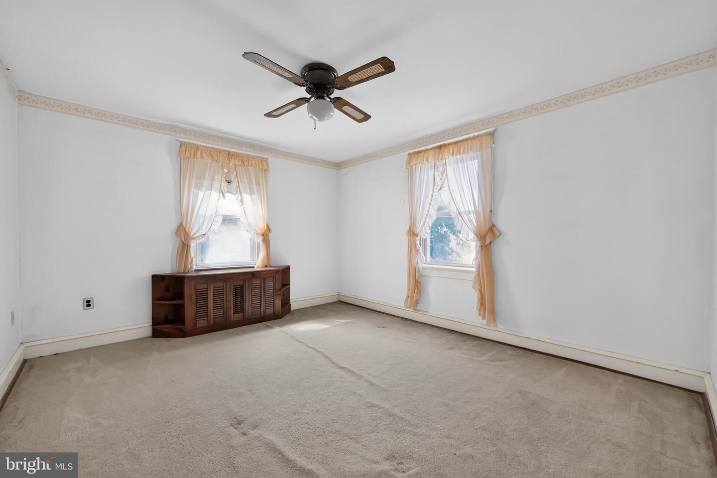 8061 Fairview St Property Photo 3