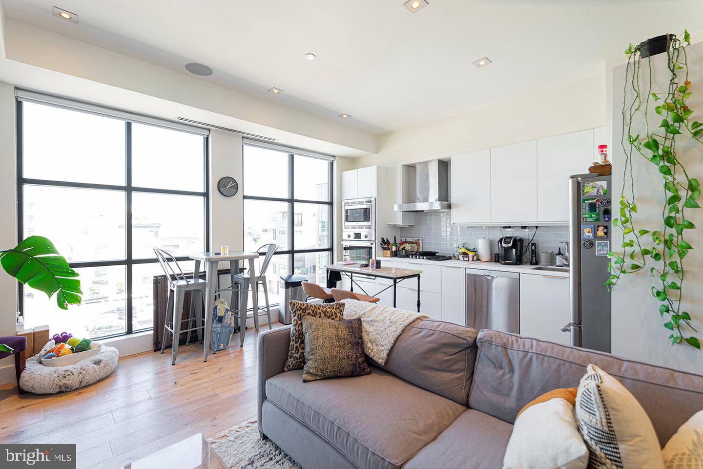 240 N 2ND ST #UNIT 4W Property Photo 1