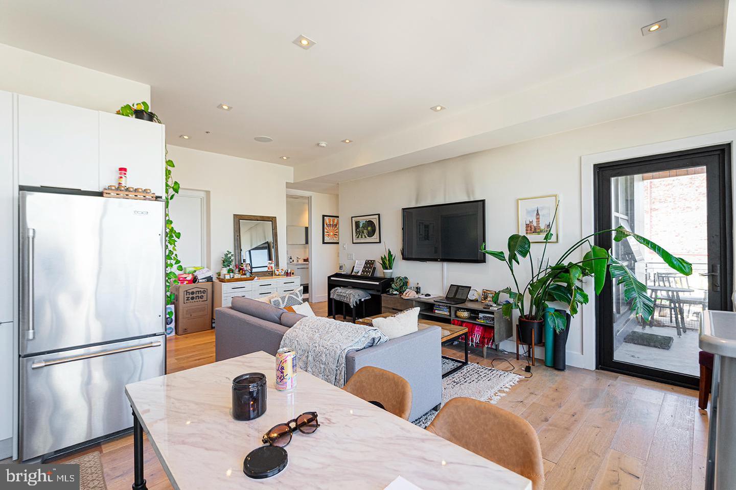 240 N 2nd St #unit 4w Property Photo 3