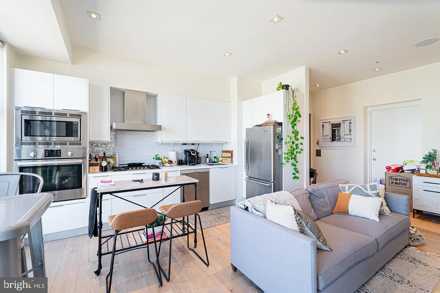 240 N 2nd St #unit 4w Property Photo 4