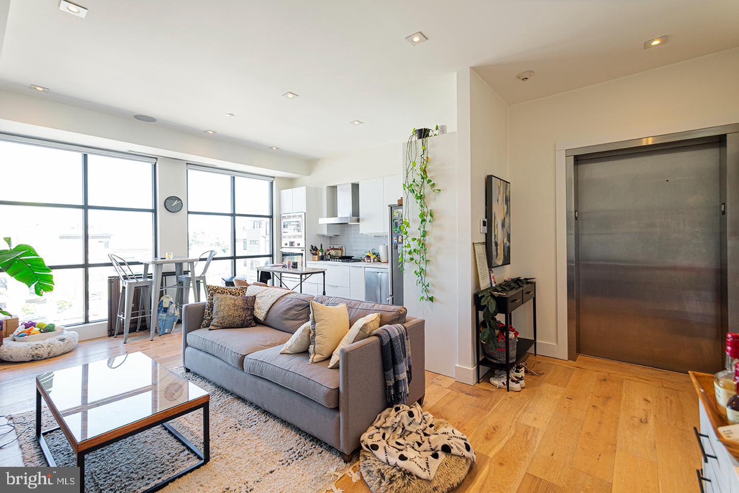 240 N 2nd St #unit 4w Property Photo 5