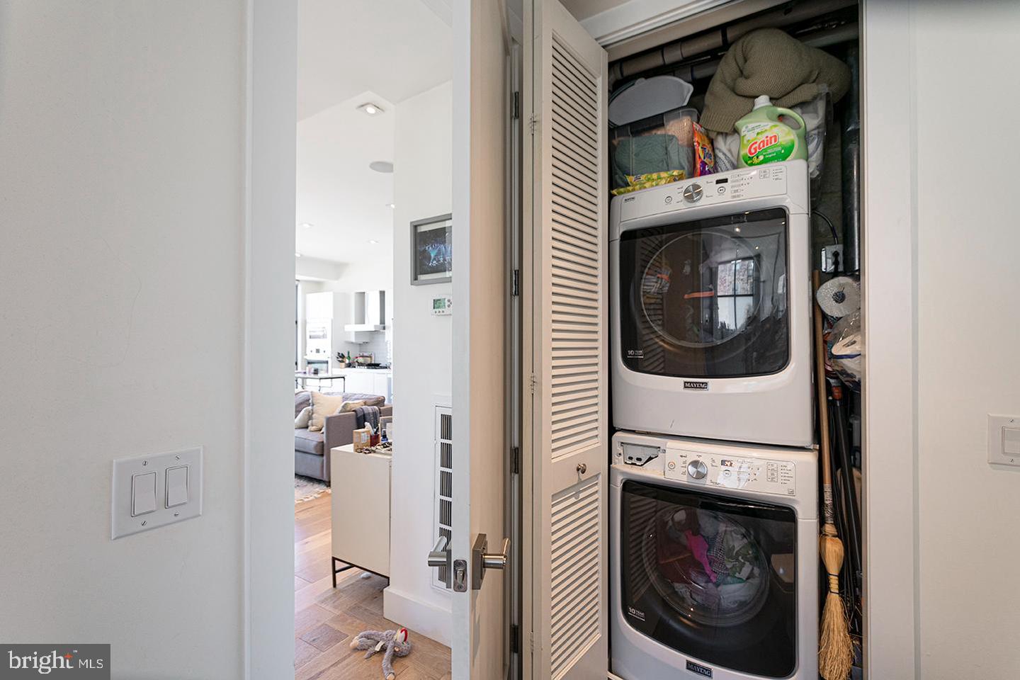 240 N 2nd St #unit 4w Property Photo 10