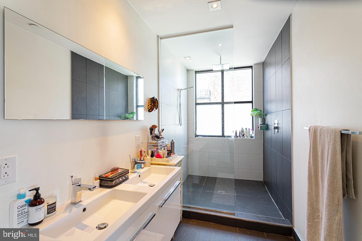 240 N 2nd St #unit 4w Property Photo 11