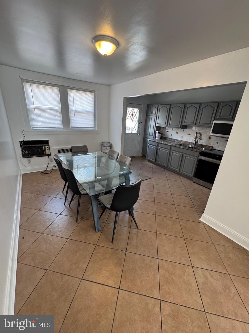 4653 Shelbourne St Property Photo 6