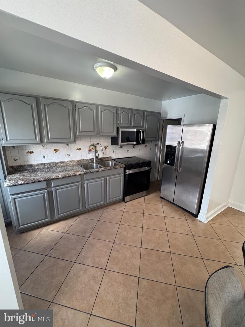 4653 Shelbourne St Property Photo 8