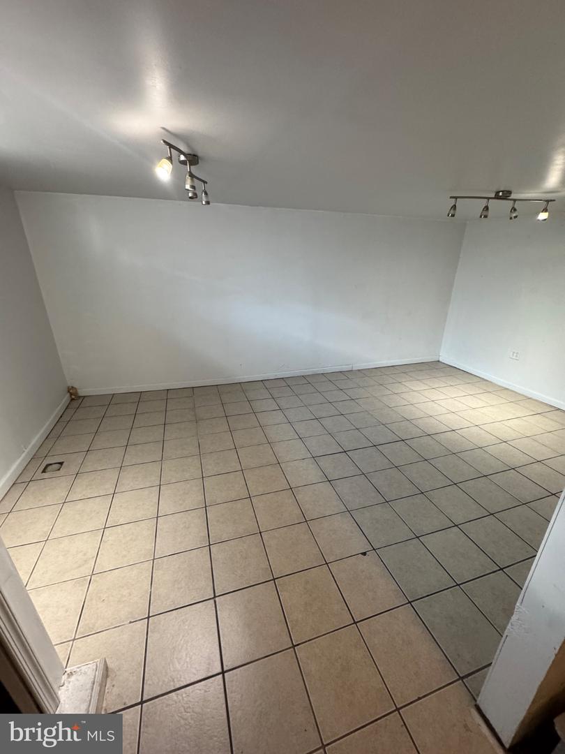 4653 Shelbourne St Property Photo 23