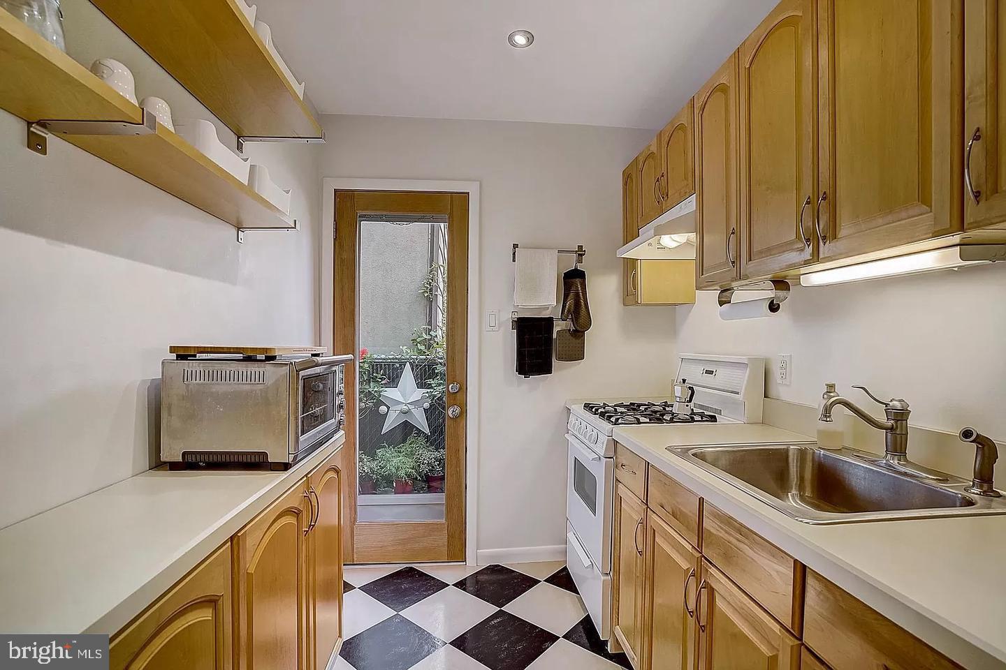 2735 Reno St Property Photo 7