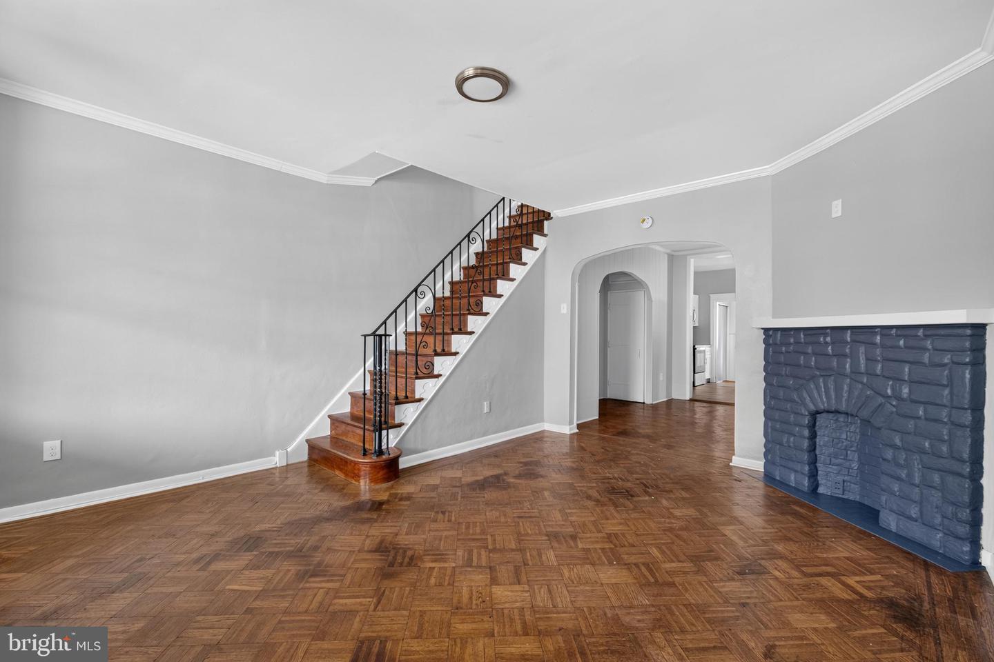 551 W Duncannon Ave Property Photo 4