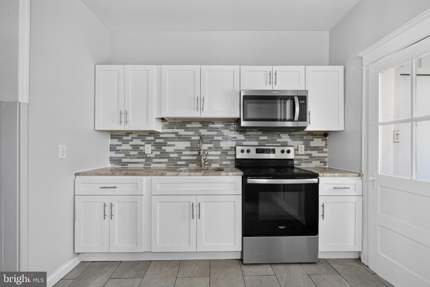 551 W Duncannon Ave Property Photo 9