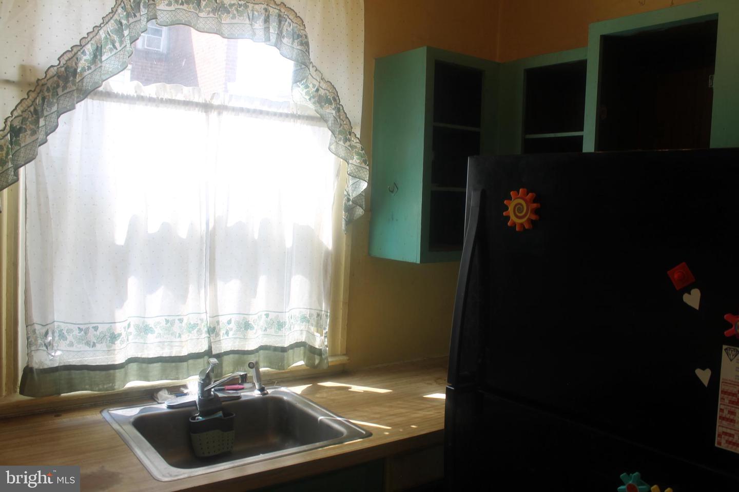 4038 Neilson St Property Photo 12