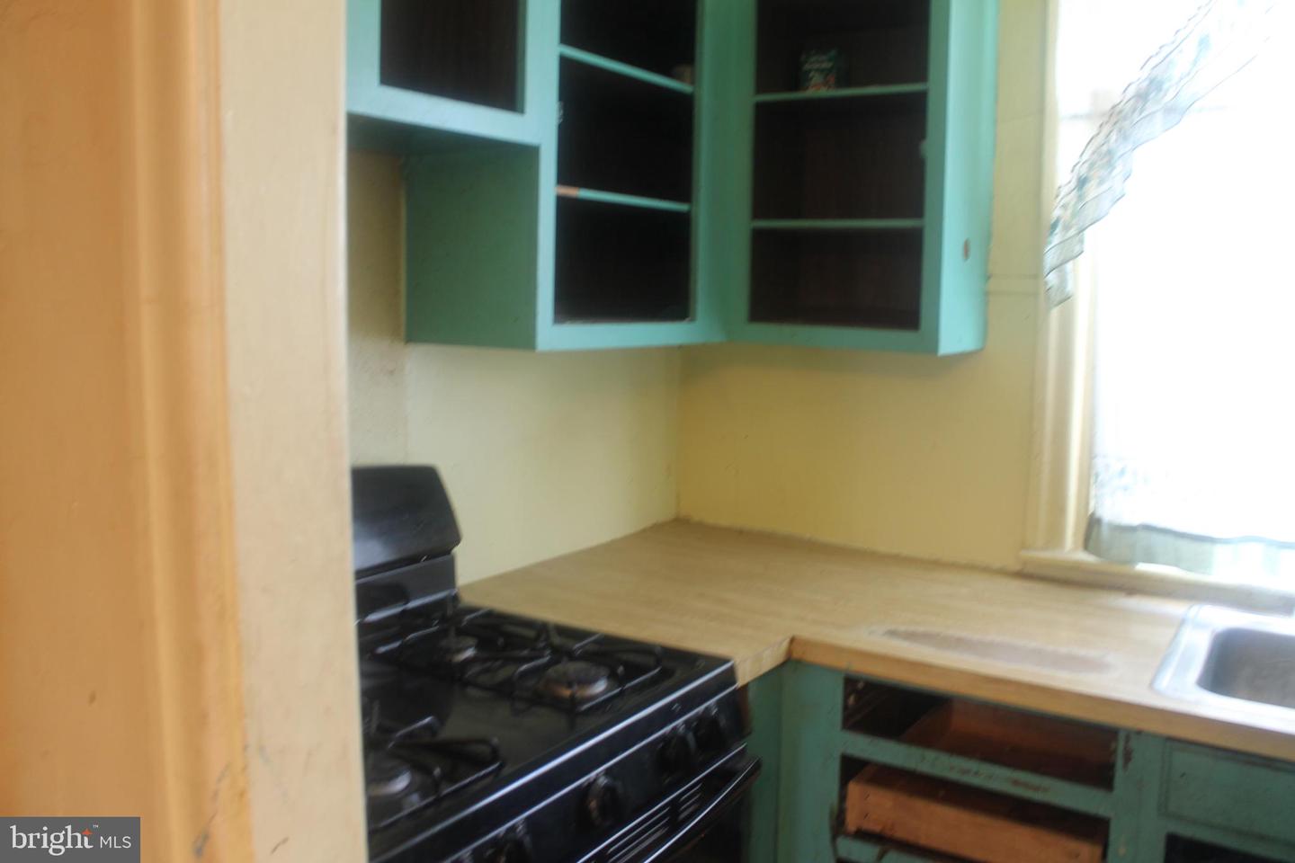 4038 Neilson St Property Photo 13