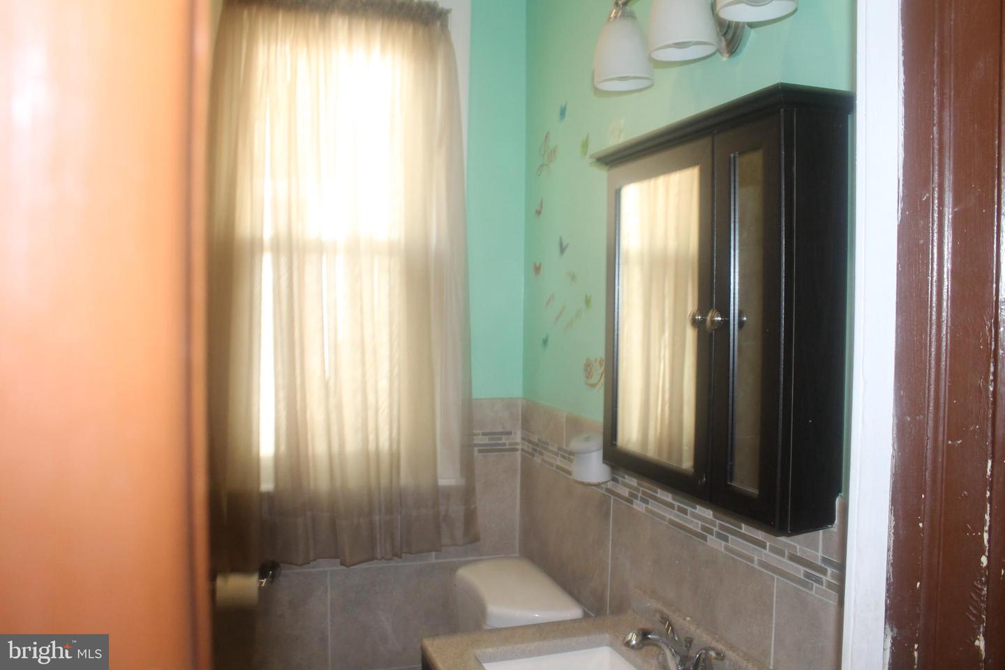 4038 Neilson St Property Photo 15