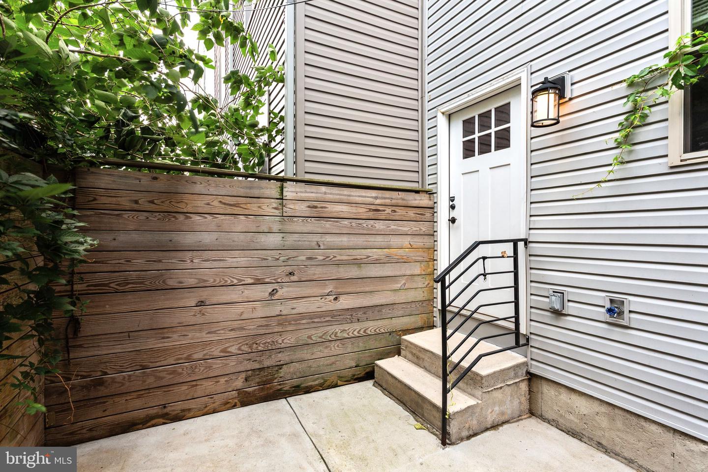 615 Emily St Property Photo 7