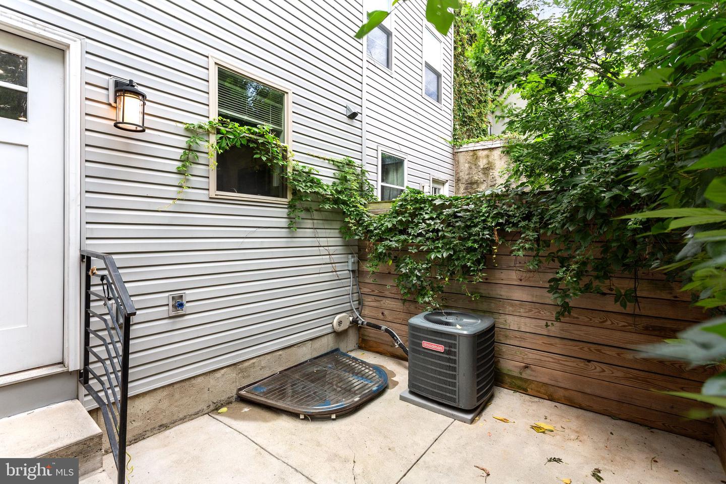 615 Emily St Property Photo 8